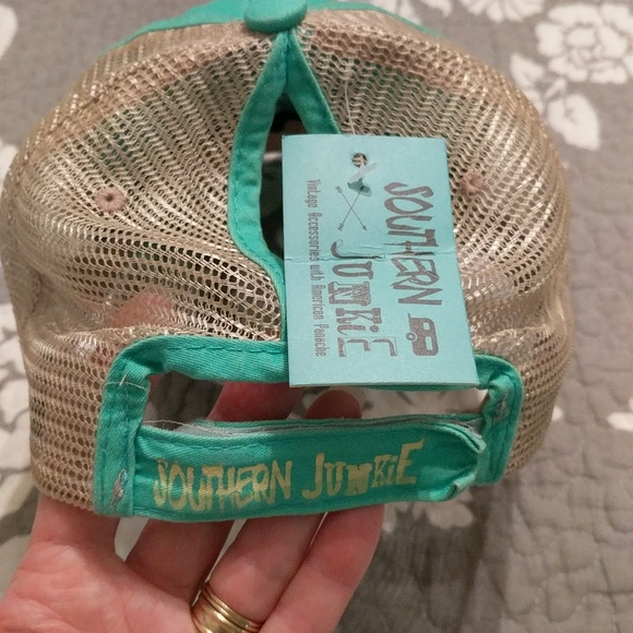 New ball cap With Ponytail Slot - Picture 3 of 5